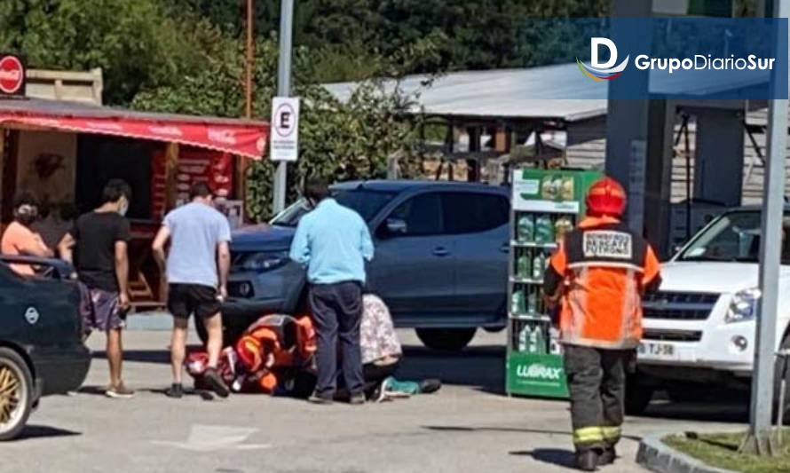 Futrono: Bombero de servicentro sufrió accidente mientras cargaba combustible 