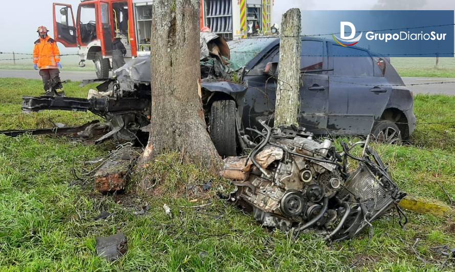 Automóvil chocó con árbol en sector Nontuelá: 2 lesionados