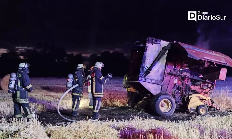 Máquina agrícola resultó dañada en incendio en ruta Reumén - Futrono