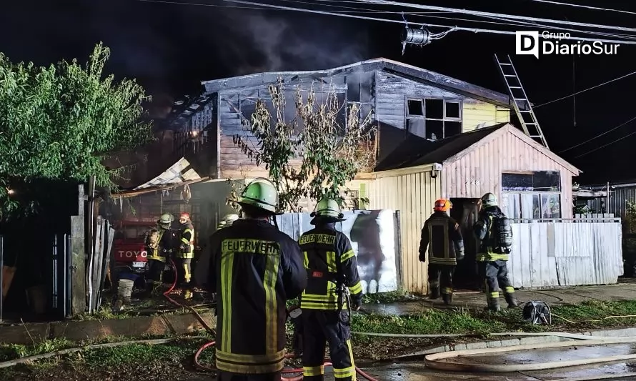 Incendio consumió dos viviendas pareadas en Paillaco